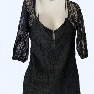 Black lace short sleeve blouse with button back Solemio M